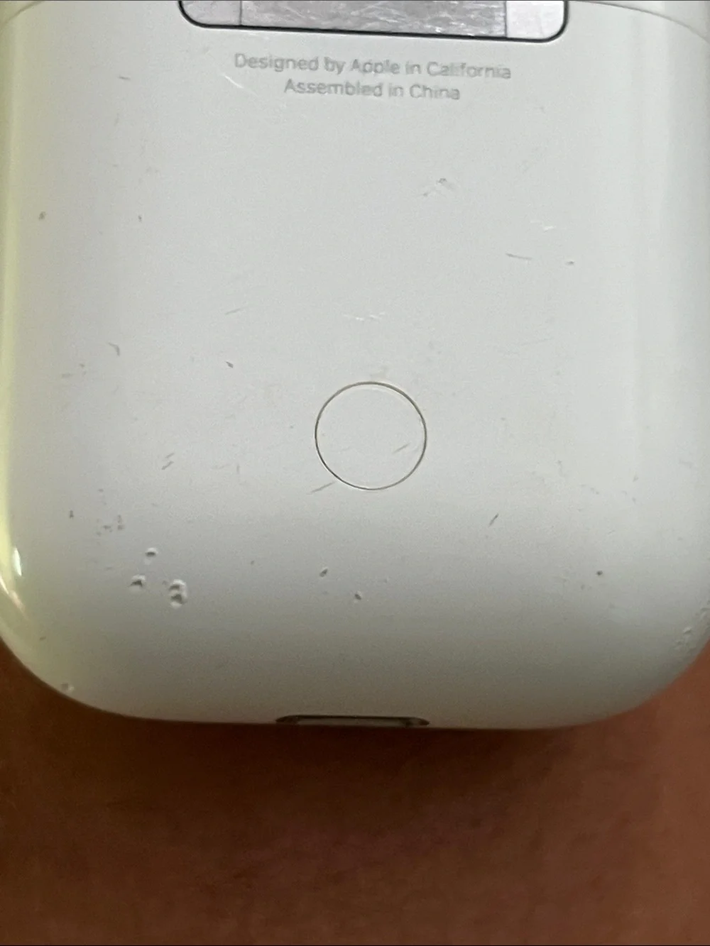 Apple White Wireless Earbuds with Charging Case (White)